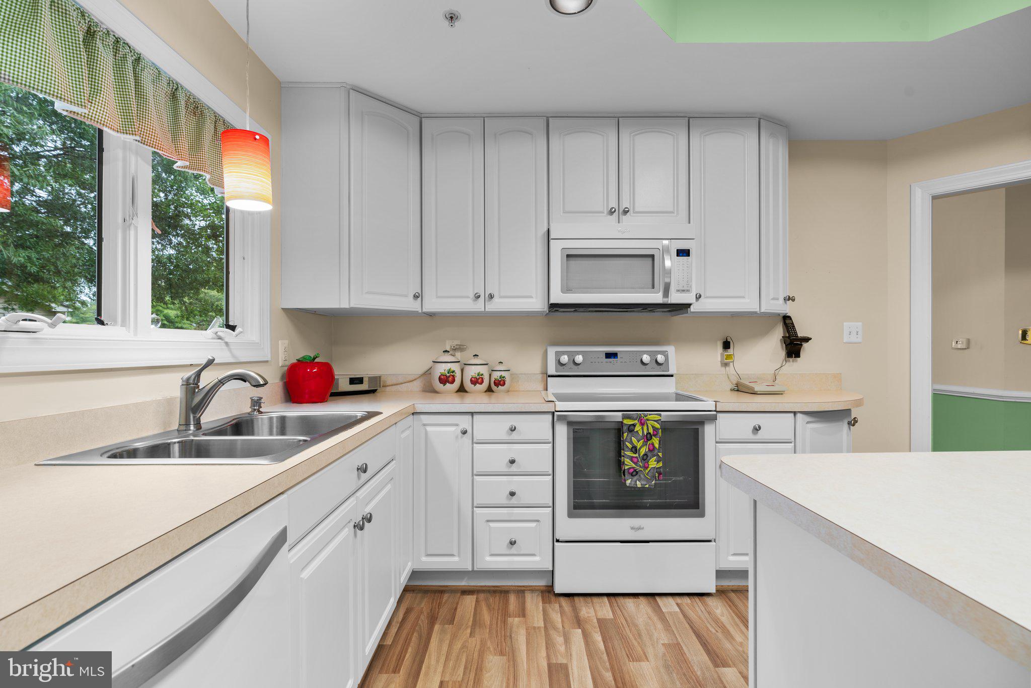 322 Colony Point Place Edgewater, MD 21037 - Photo 12 of 47 Large Eat In Kitchen
