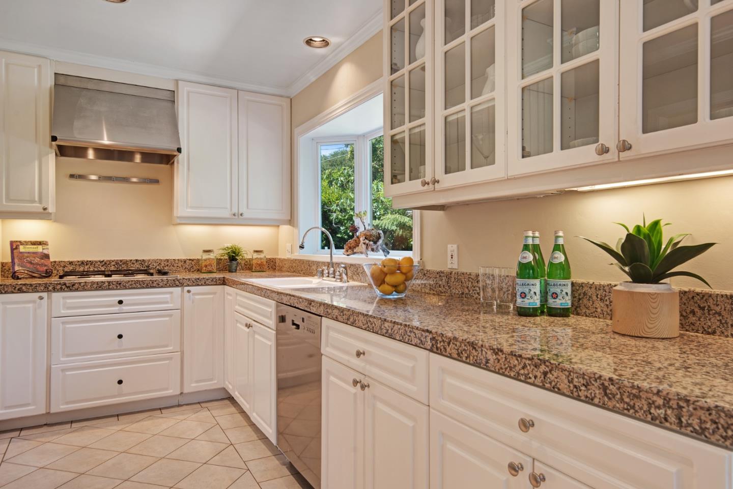 18 Avila Road San Mateo, CA 94402 - Photo 8 of 23 Gallery Image 8