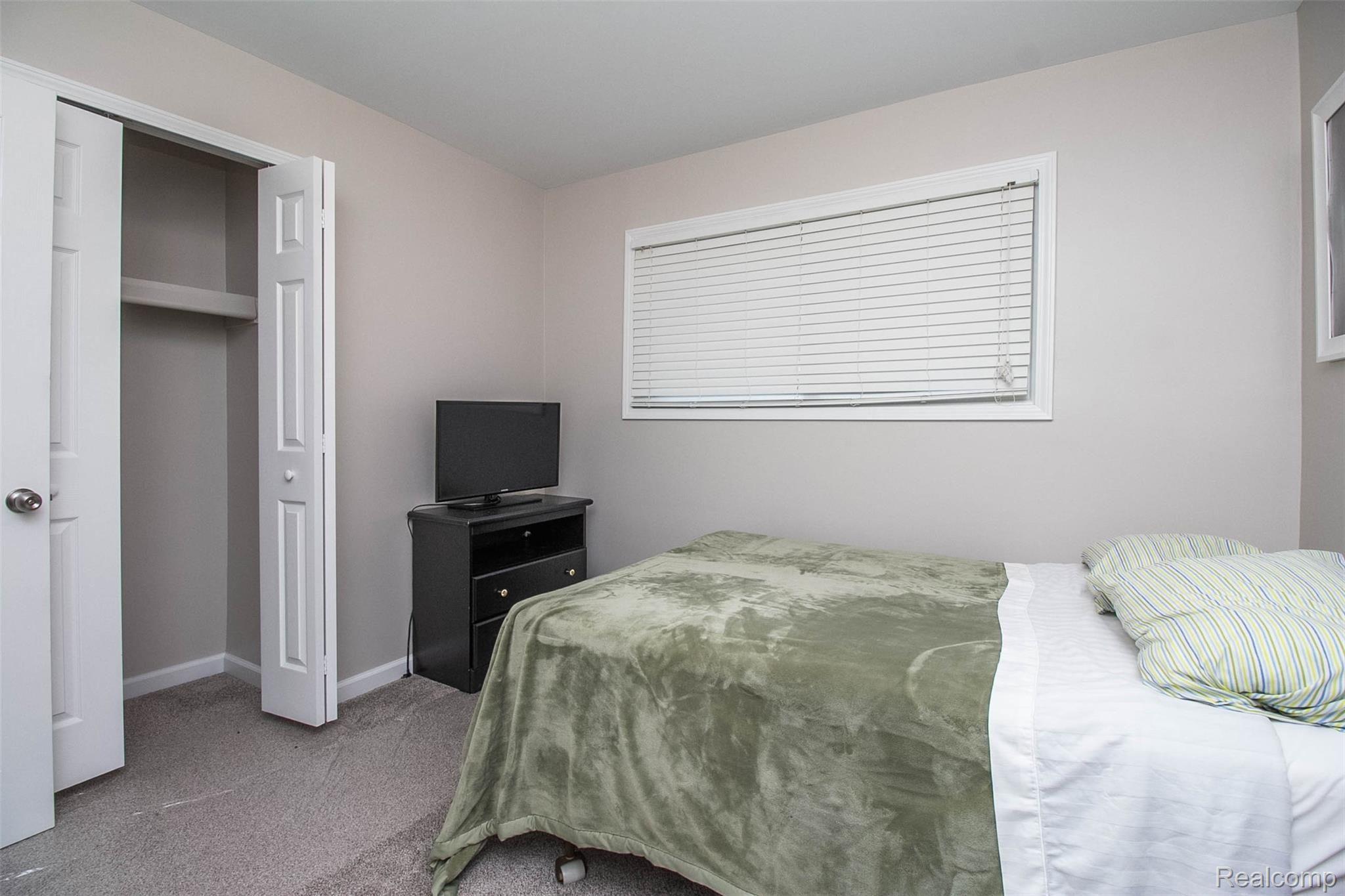 1907 Henbert Road West Bloomfield, MI 48324 - Photo 20 of 33 20.jpg