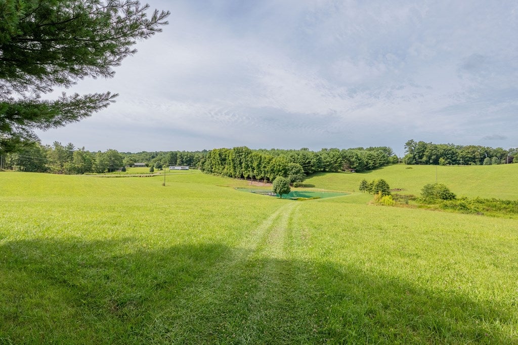1972 Hunters Ridge Road, Unit 39112 Hillsville, VA 24343 - Photo 13 of 33 Gallery Image 13