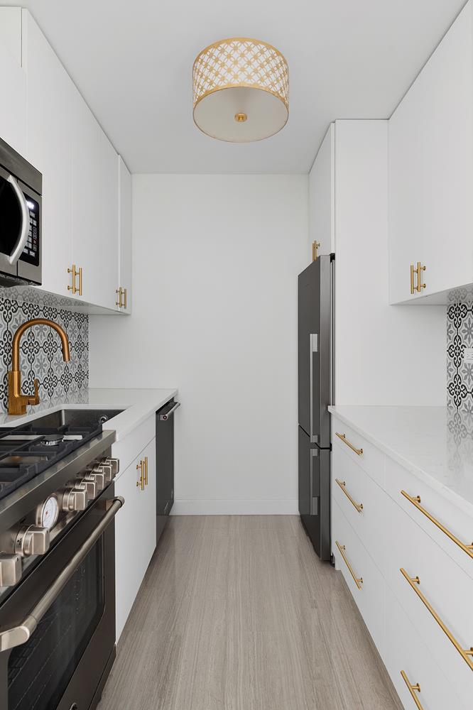 200 East 24th Street, Unit 804 Manhattan, NY 10010 - Photo 4 of 7 a kitchen with a stove and a refrigerator