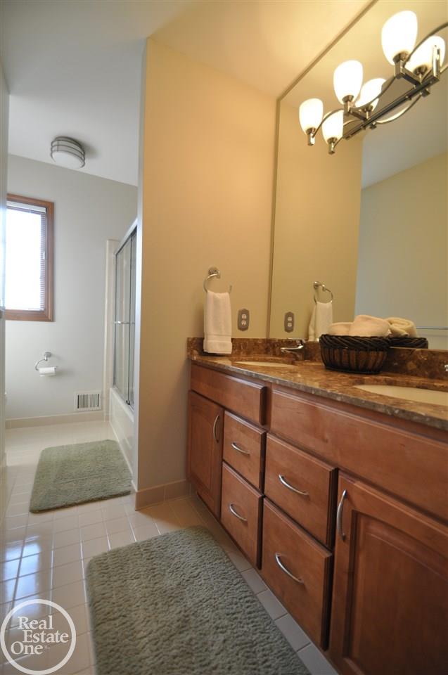 2025 Ridgefield Court Rochester Hills, MI 48306 - Photo 18 of 30
