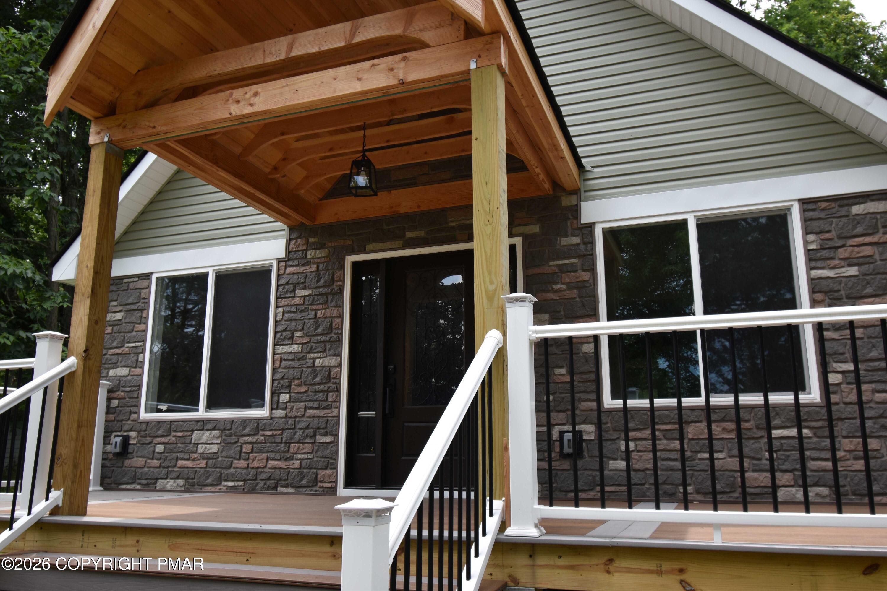 108 Stag Court Bushkill, PA 18324 - Photo 3 of 29 front