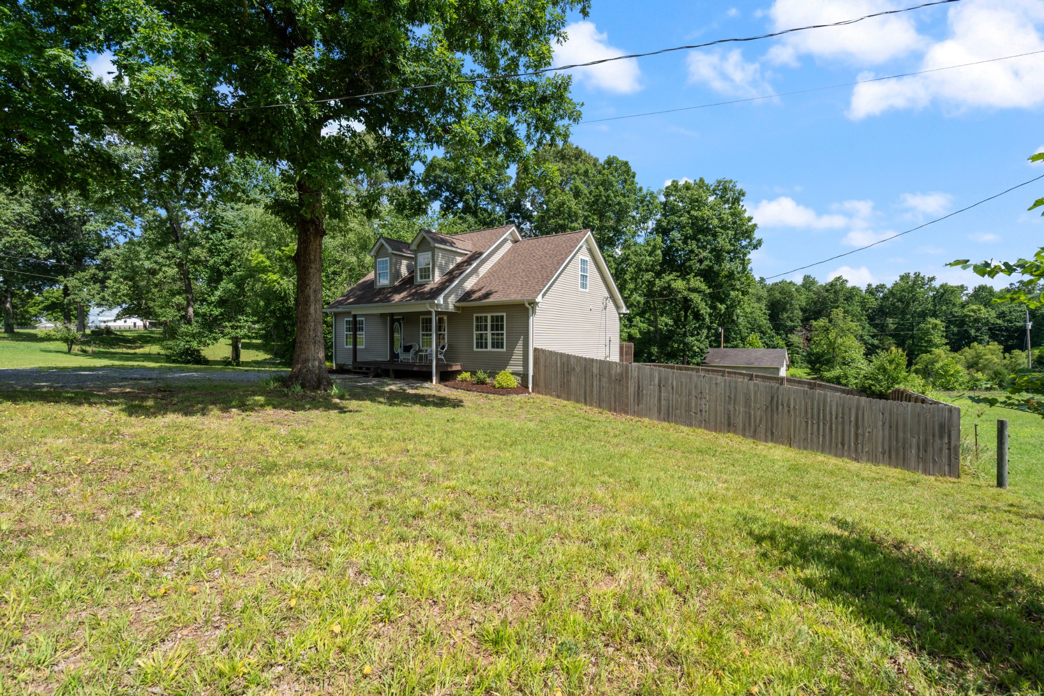 1099 Old County House Road Charlotte, TN 37036 - Photo 3 of 47