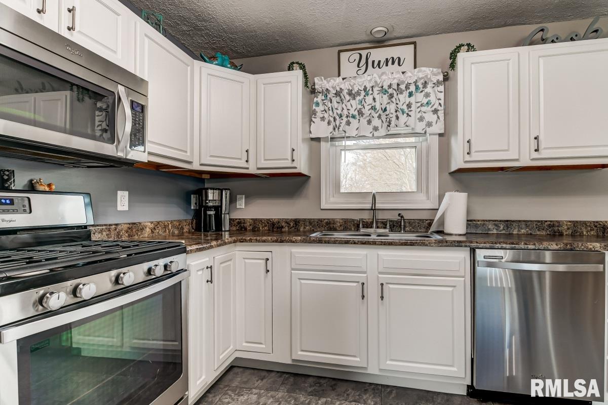 1100 Bugle Court Springfield, IL 62712 - Photo 8 of 30 Gallery Image 8