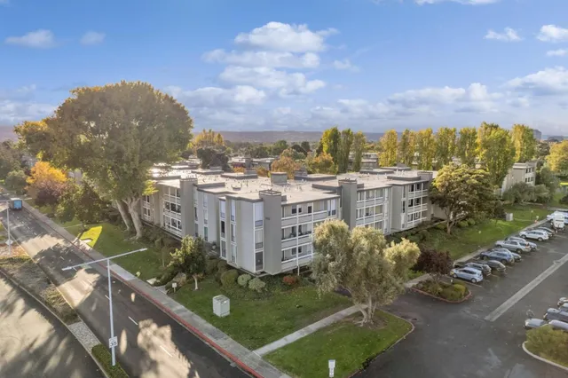 $828,000 | 1081 Beach Park Boulevard, Unit 206, Foster City, CA 94404