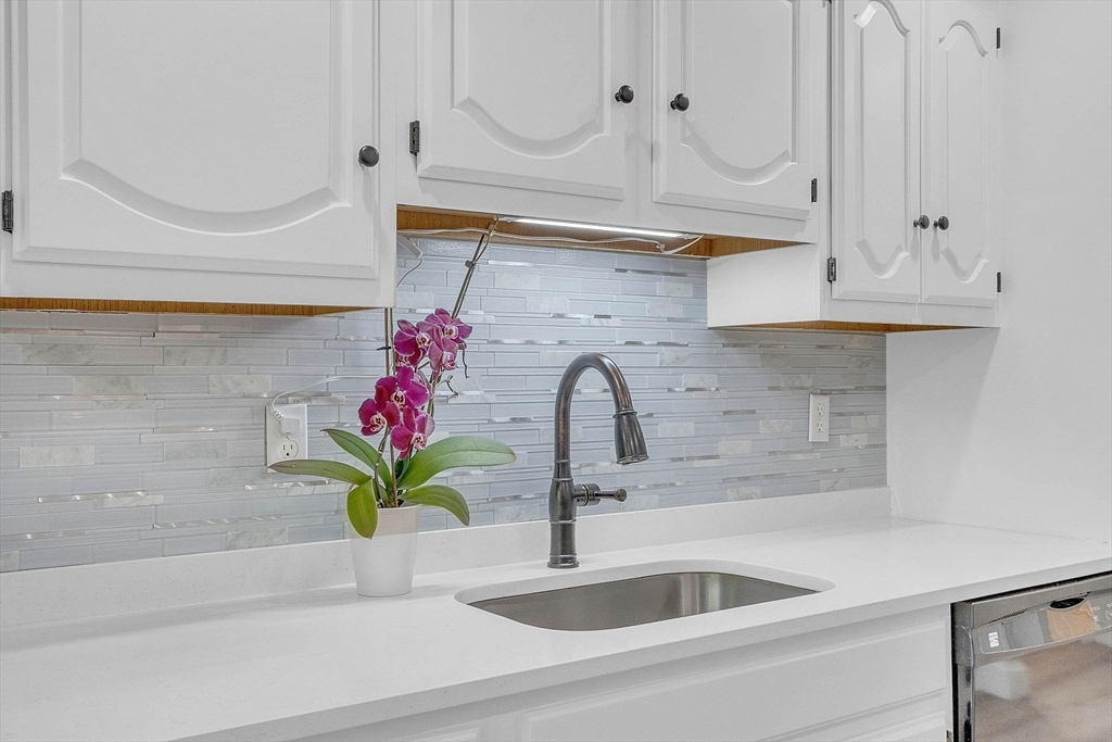 255 North Road, Unit 168 Chelmsford, MA 01824 - Photo 3 of 32 Gallery Image 3