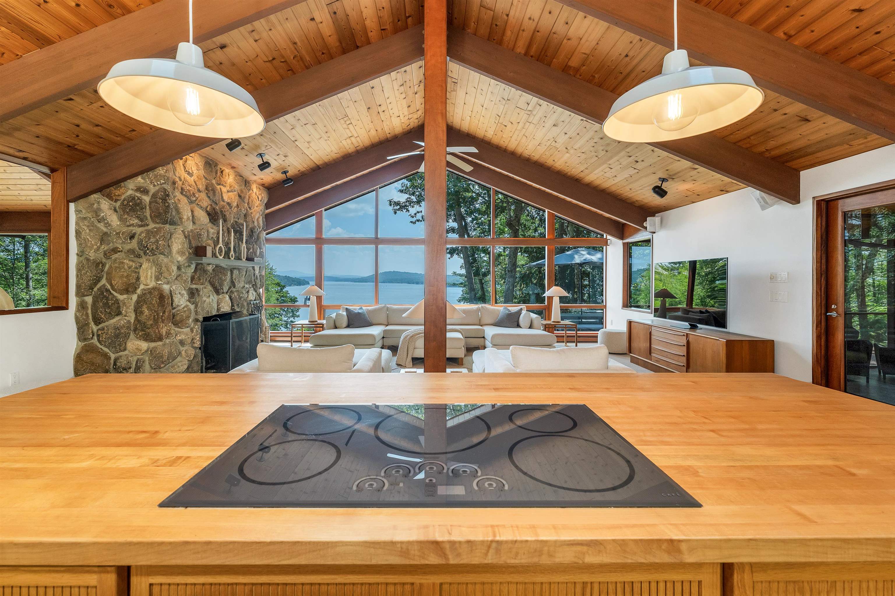 86 Pleasant Street Meredith, NH 03253 - Photo 12 of 58