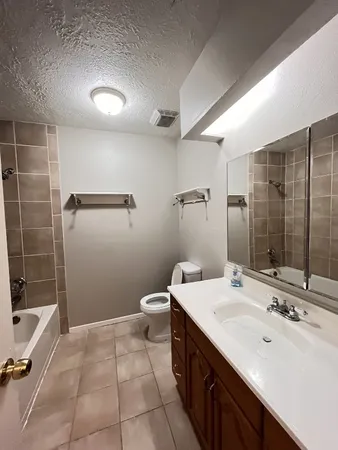 $2,100 | 16450 Hibiscus Lane, Friendswood, TX 77546