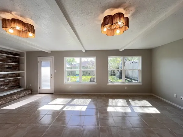 $2,100 | 16450 Hibiscus Lane, Friendswood, TX 77546