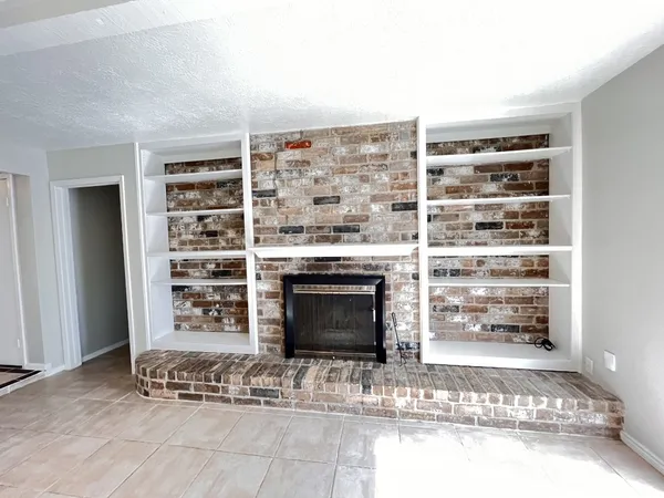 $2,100 | 16450 Hibiscus Lane, Friendswood, TX 77546