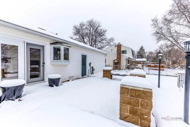 $450,000 | 225 Wickham Drive, Schaumburg, IL 60193