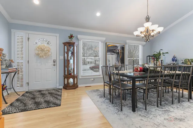 $450,000 | 225 Wickham Drive, Schaumburg, IL 60193