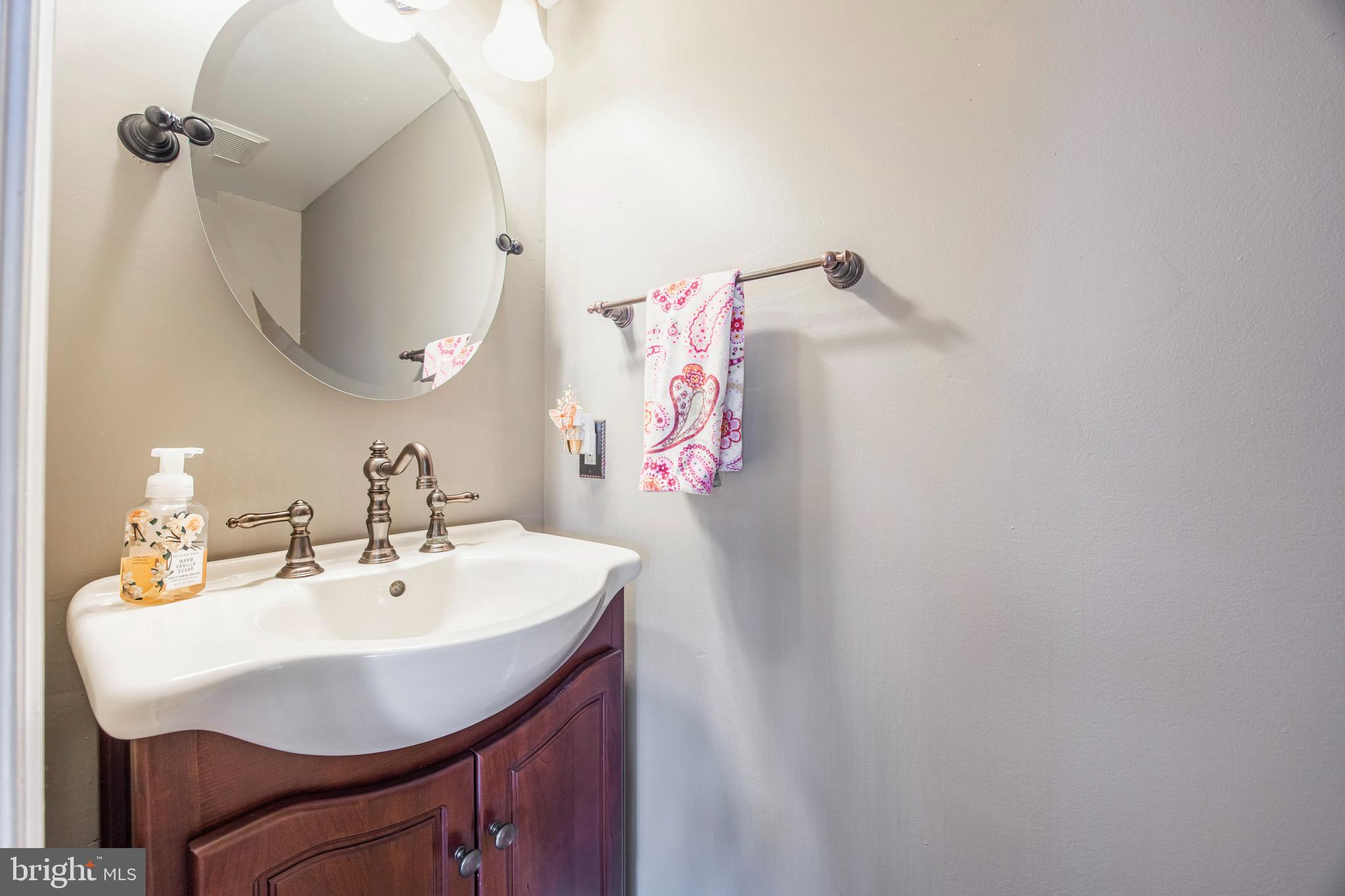 1327 Leedom Road Havertown, PA 19083 - Photo 22 of 45 Powder Room