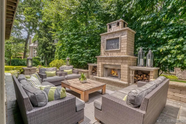 $2,295,000 | 203 Settlers Court, Naperville, IL 60565
