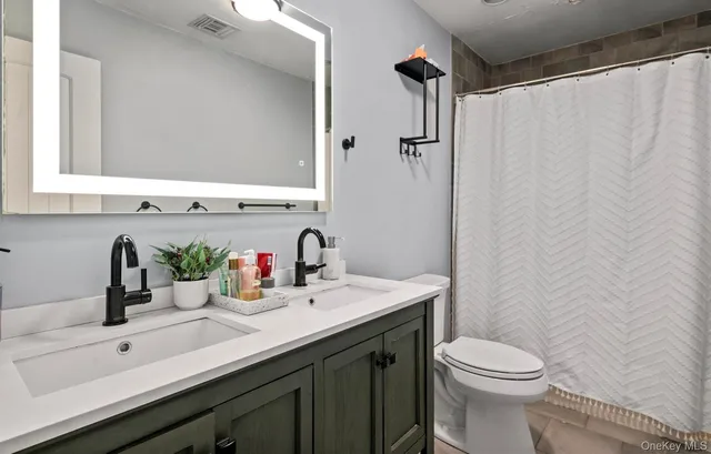 $1,399,900 | 24 Canvasback Lane, East Quogue, NY 11942