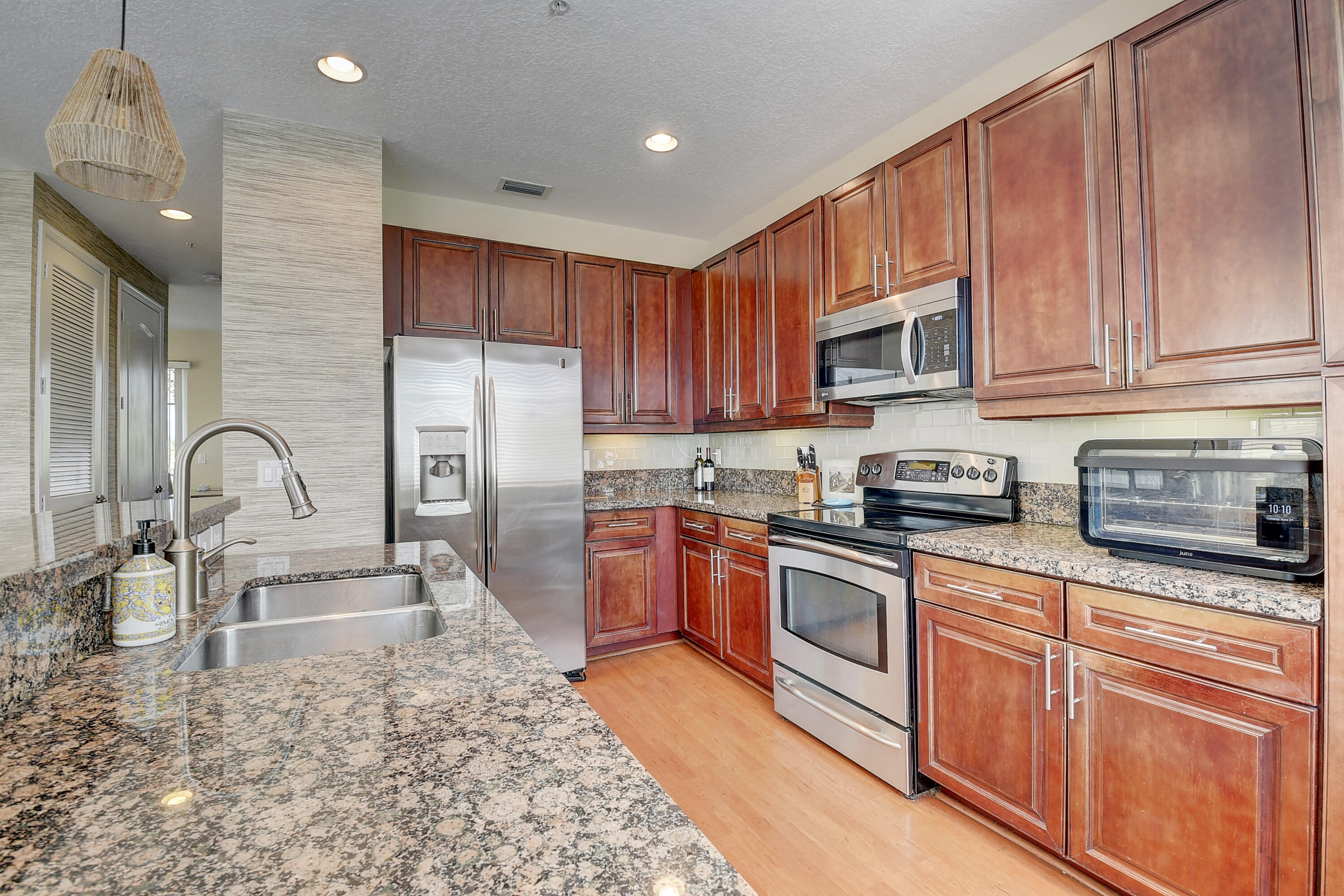 587 Northwest 35th Place Boca Raton, FL 33431 - Photo 3 of 20 Kitchen