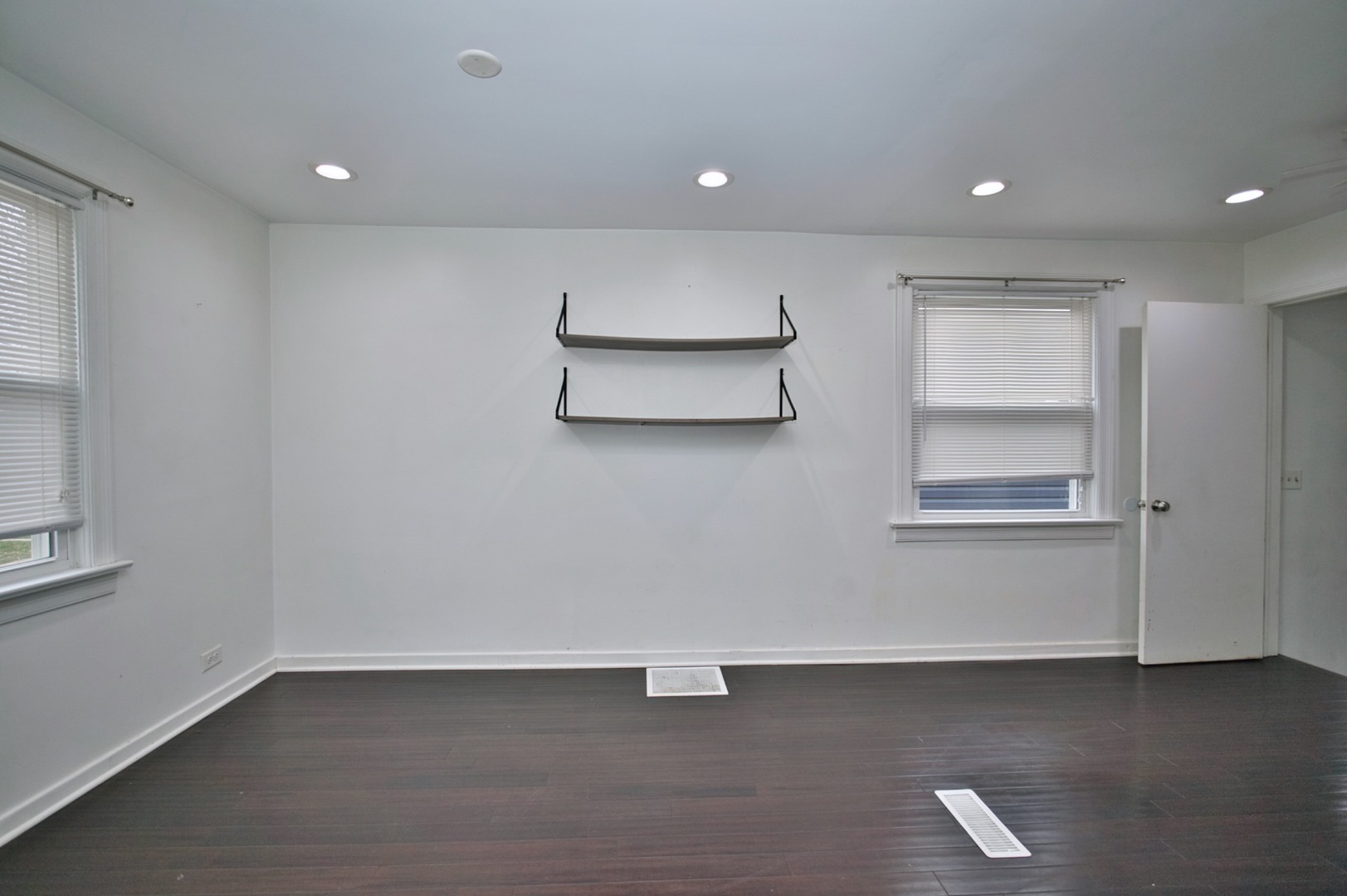 4122 Clinton Avenue Stickney, IL 60402 - Photo 16 of 44 an empty room with a window