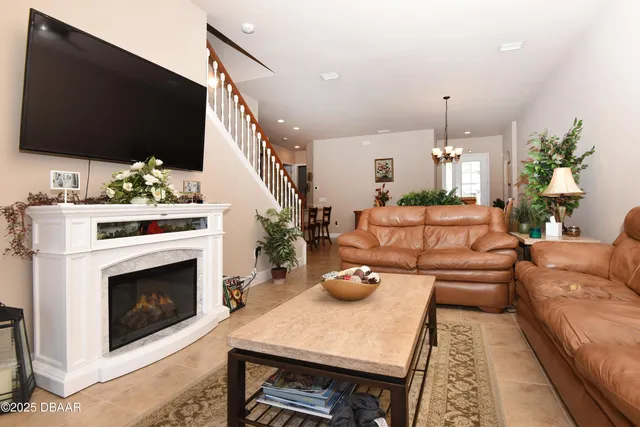 $2,600 | 6356 Hanfield Drive, Port Orange, FL 32128