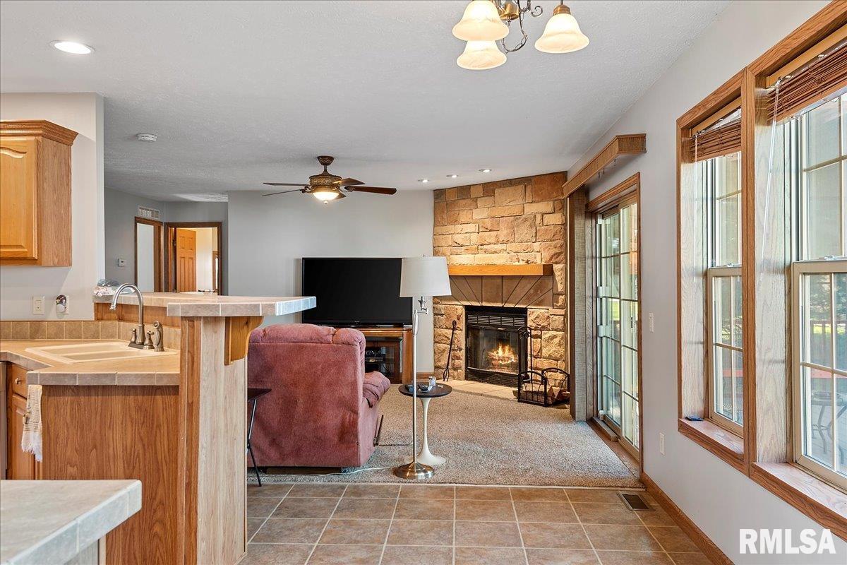 2800 Vía Rosso, Unit 150 Springfield, IL 62703 - Photo 18 of 37