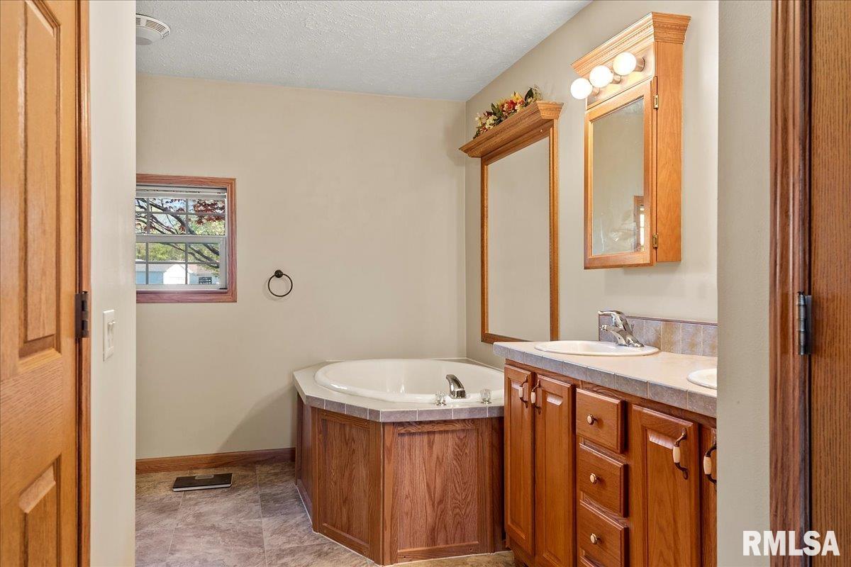 2800 Vía Rosso, Unit 150 Springfield, IL 62703 - Photo 21 of 37