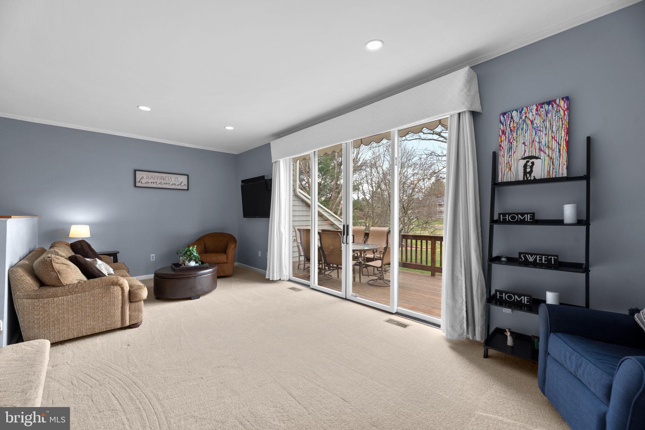 5239 Columbia Road, Unit 5 70 Columbia, MD 21044 - Photo 18 of 59 Main level; tons of natural light/plush carpet.