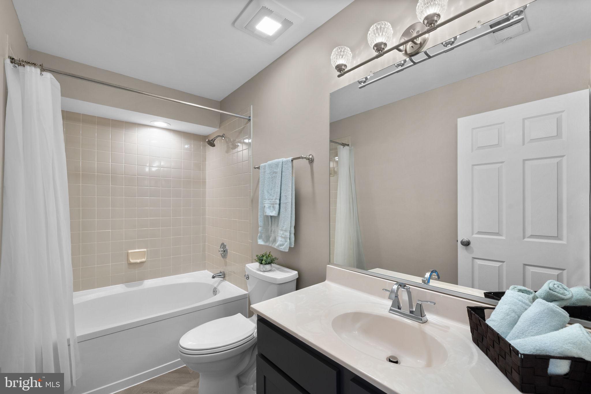 5239 Columbia Road, Unit 5 70 Columbia, MD 21044 - Photo 30 of 59 Second level; guest bathroom, soaking tub.