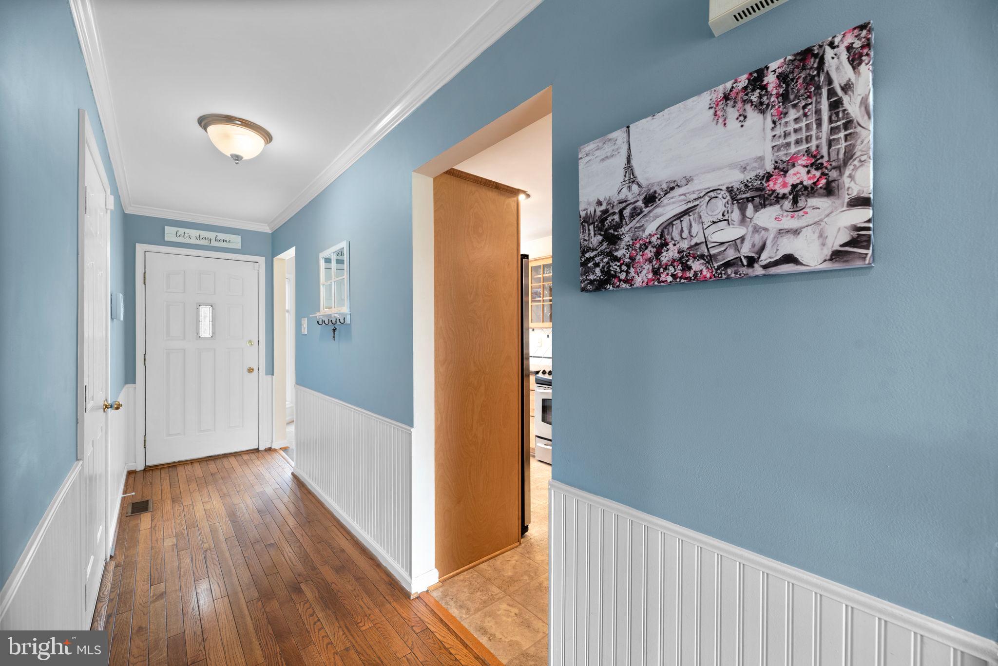 5239 Columbia Road, Unit 5 70 Columbia, MD 21044 - Photo 6 of 59 Main level; entryway/kitchen.