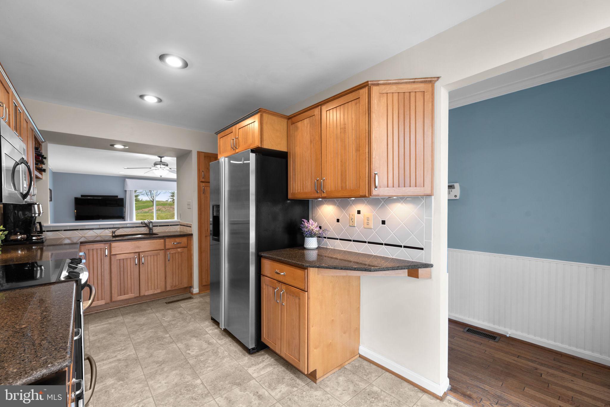 5239 Columbia Road, Unit 5 70 Columbia, MD 21044 - Photo 7 of 59 Kitchen; updated cabinets, granite, stainless.