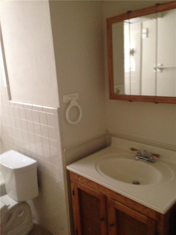 3067 Old North Road Farmers Branch, TX 75234 - Photo 11 of 13 Bathroom