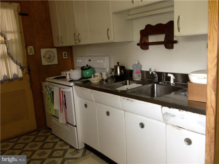 272 Yorkshire Road Fairless Hills, PA 19030 - Photo 7 of 15 Gallery Image 7