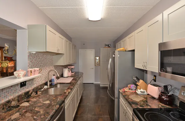 $352,500 | 333 Lake Avenue, Unit 401, Racine, WI 53403