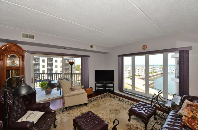 $352,500 | 333 Lake Avenue, Unit 401, Racine, WI 53403