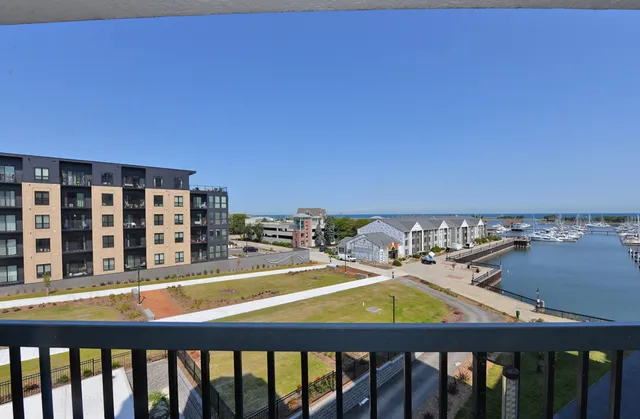 $352,500 | 333 Lake Avenue, Unit 401, Racine, WI 53403