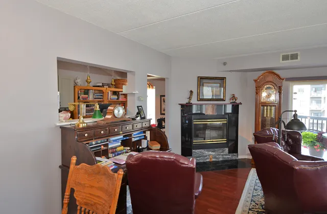 $352,500 | 333 Lake Avenue, Unit 401, Racine, WI 53403