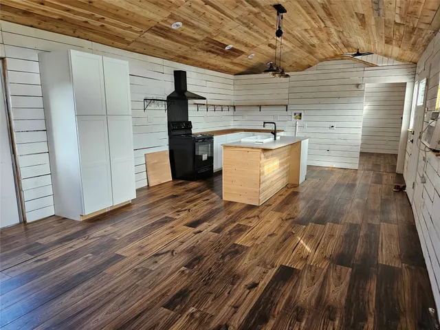 $250,000 | 327 County Road 1915, Warren, TX 77664