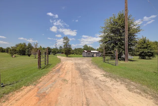 $250,000 | 327 County Road 1915, Warren, TX 77664
