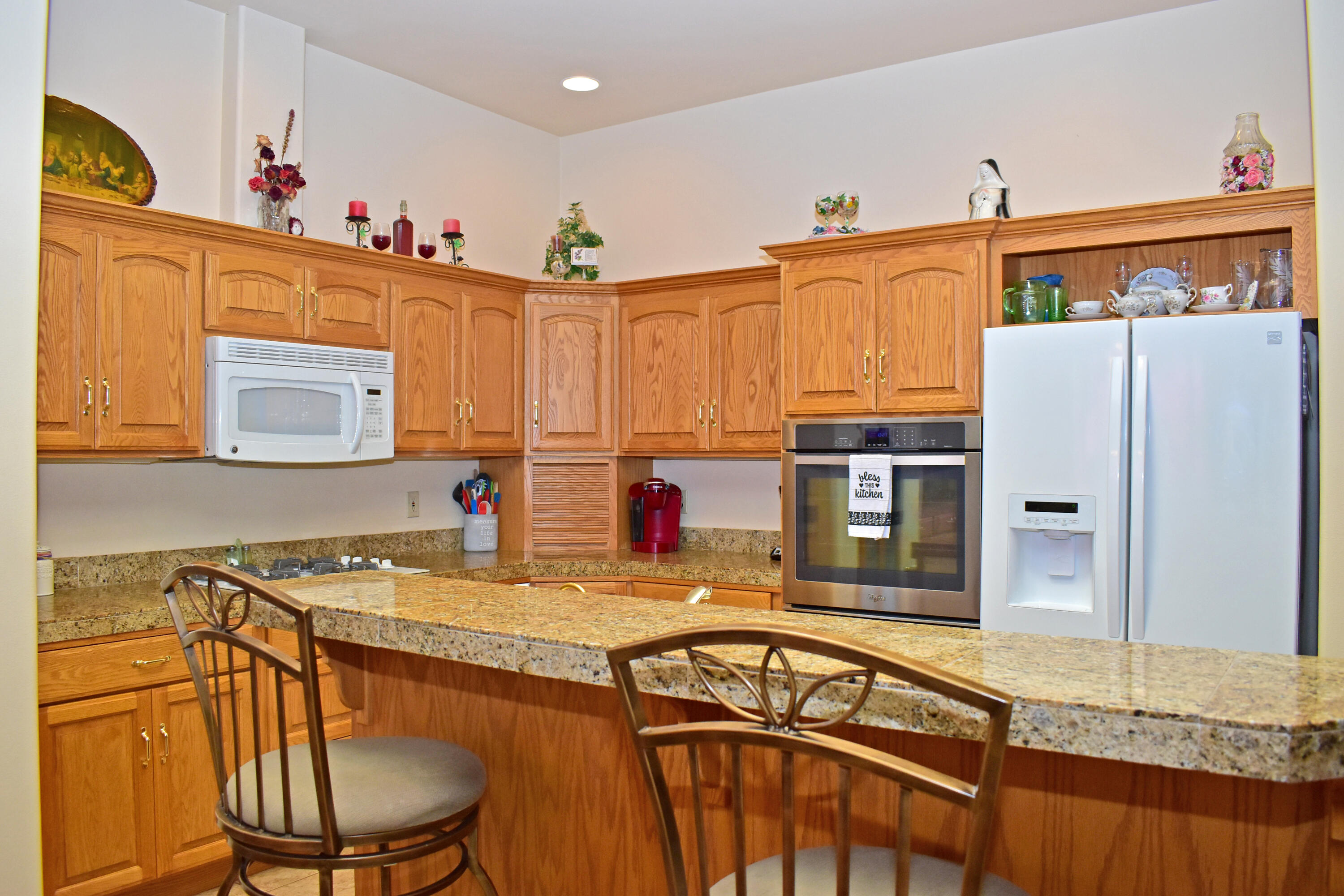 479 Quail Run Eagle Point, OR 97524 - Photo 13 of 51 Granite tile counters