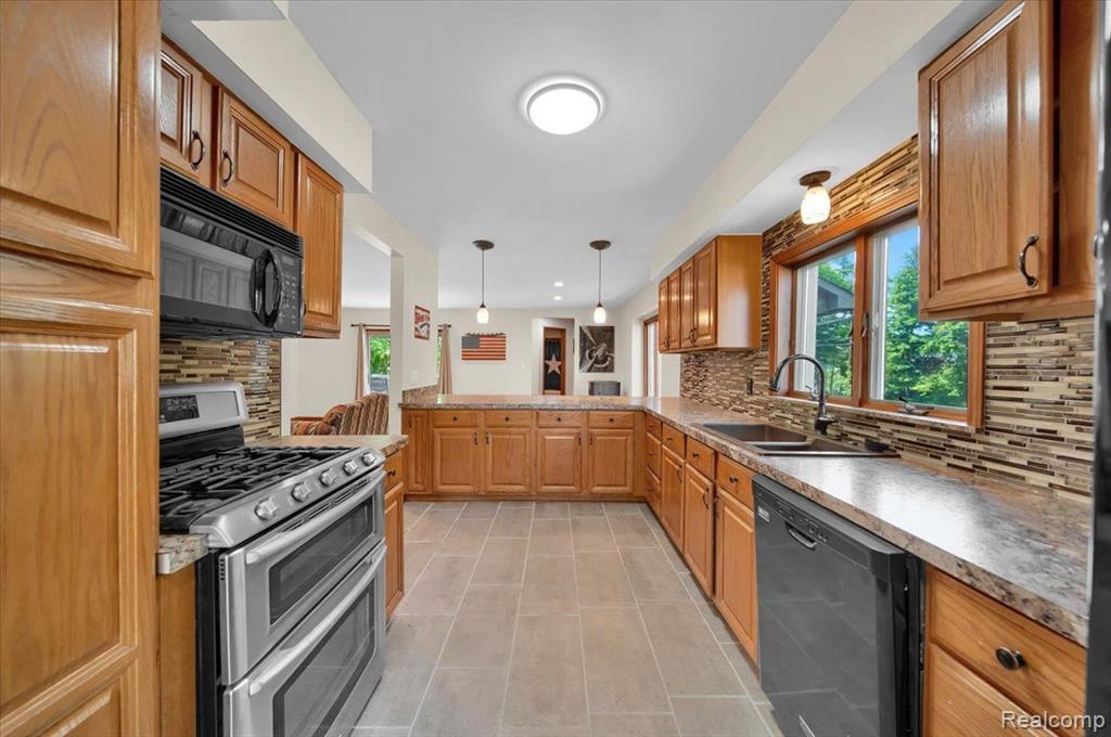 838 Pine Tree Road West Lake Orion, MI 48362 - Photo 14 of 45 Gallery Image 14