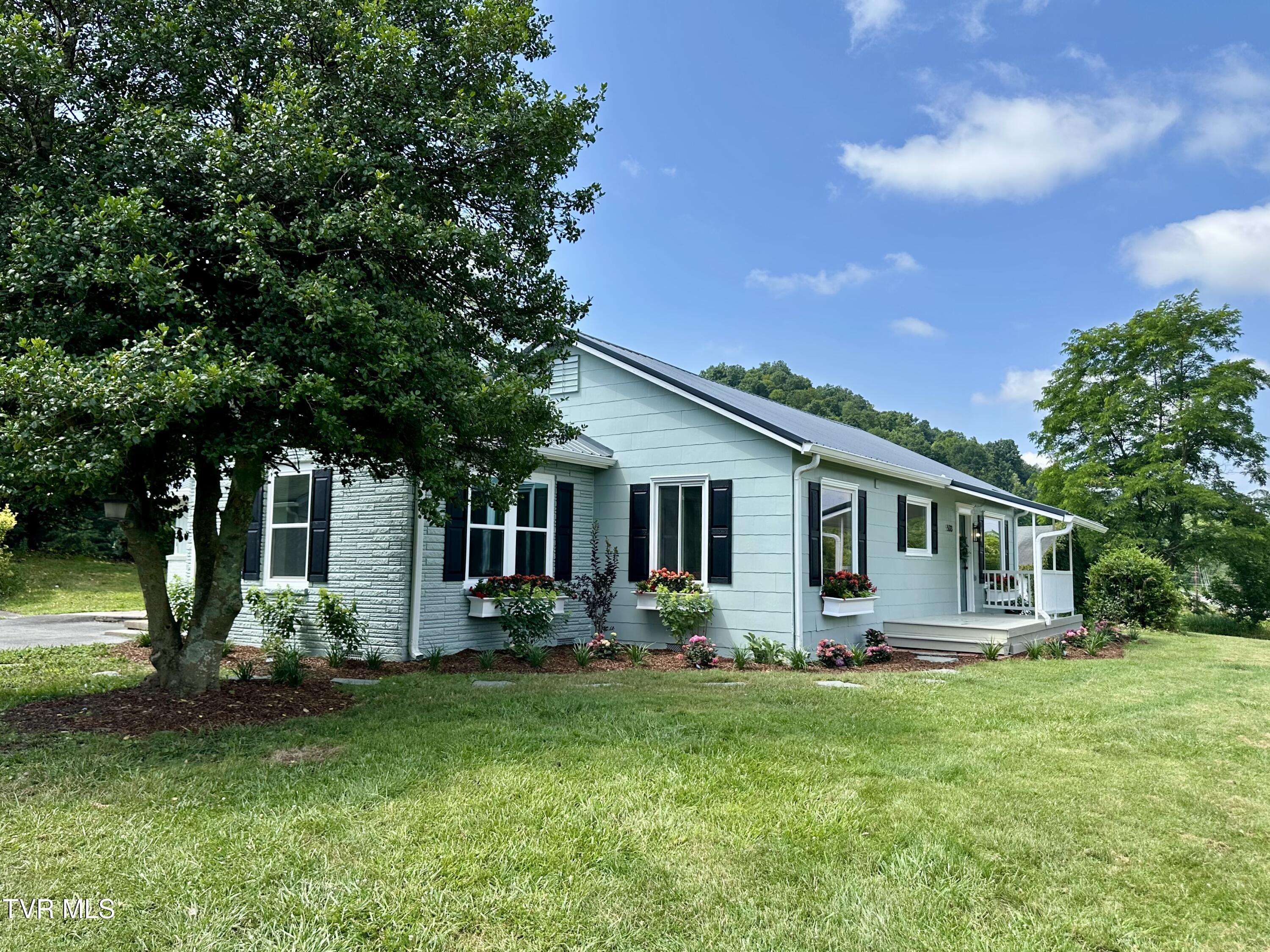 533 Island Road Bristol, VA 24201 - Photo 1 of 35 IMG_9350