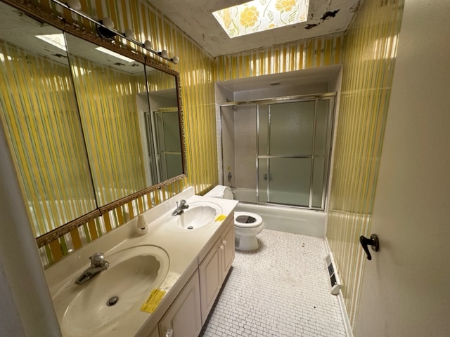 2647 Salceda Drive Northbrook, IL 60062 - Photo 14 of 19 a bathroom with a tub sink and mirror