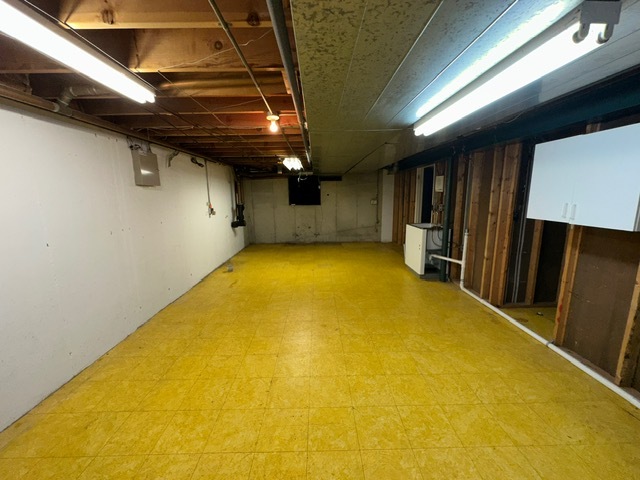 2647 Salceda Drive Northbrook, IL 60062 - Photo 19 of 19 a view of a room with gym equipment