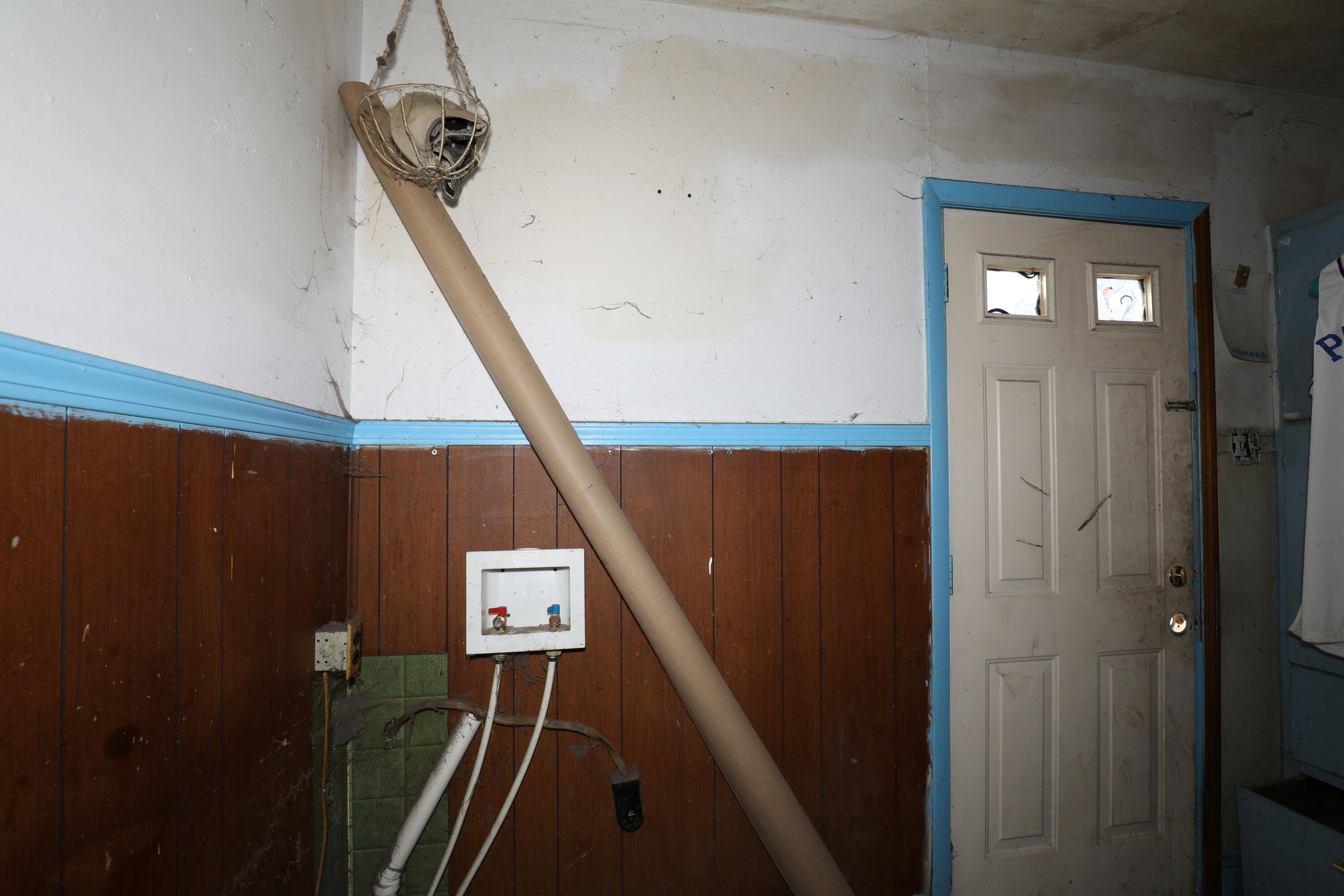 1615 West 1st Street Marion, IN 46952 - Photo 23 of 42 a view of stairs