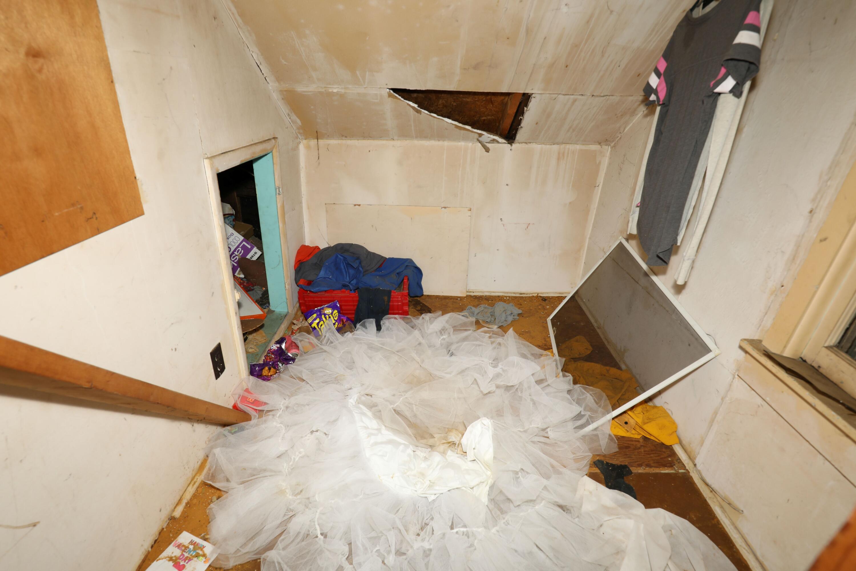 1615 West 1st Street Marion, IN 46952 - Photo 29 of 42 a view of utility room