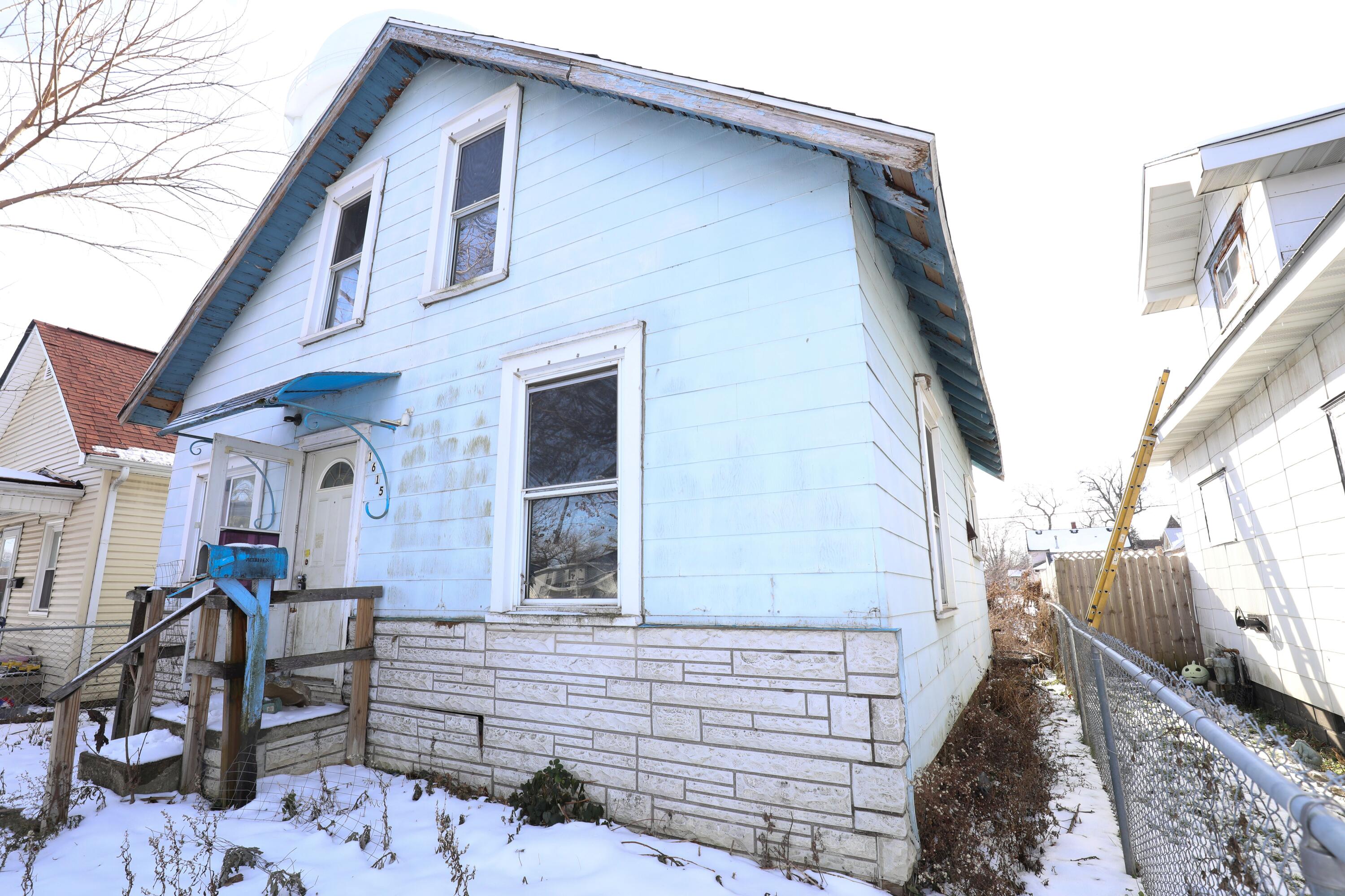 1615 West 1st Street Marion, IN 46952 - Photo 38 of 42 a front view of a house with chairs