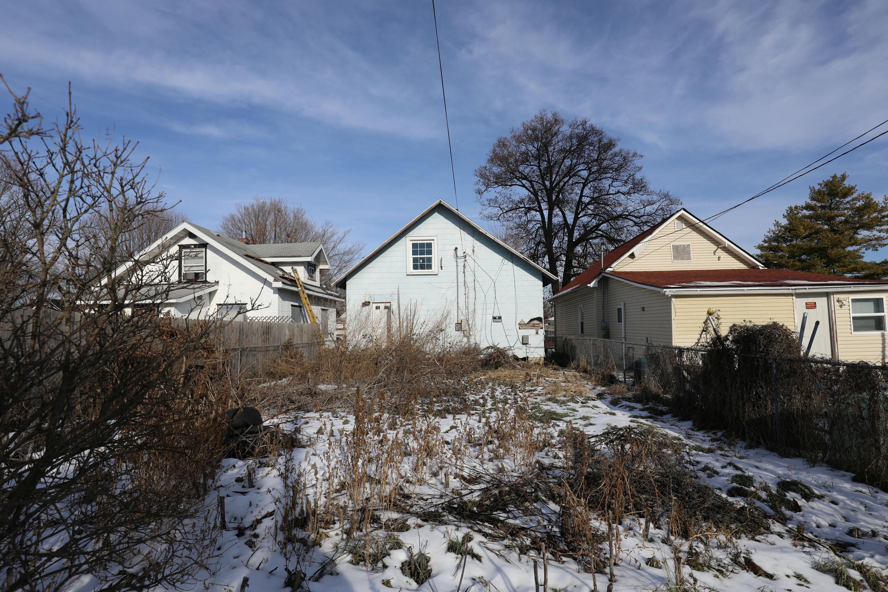 1615 West 1st Street Marion, IN 46952 - Photo 39 of 42 a backyard of a house with lots of green space