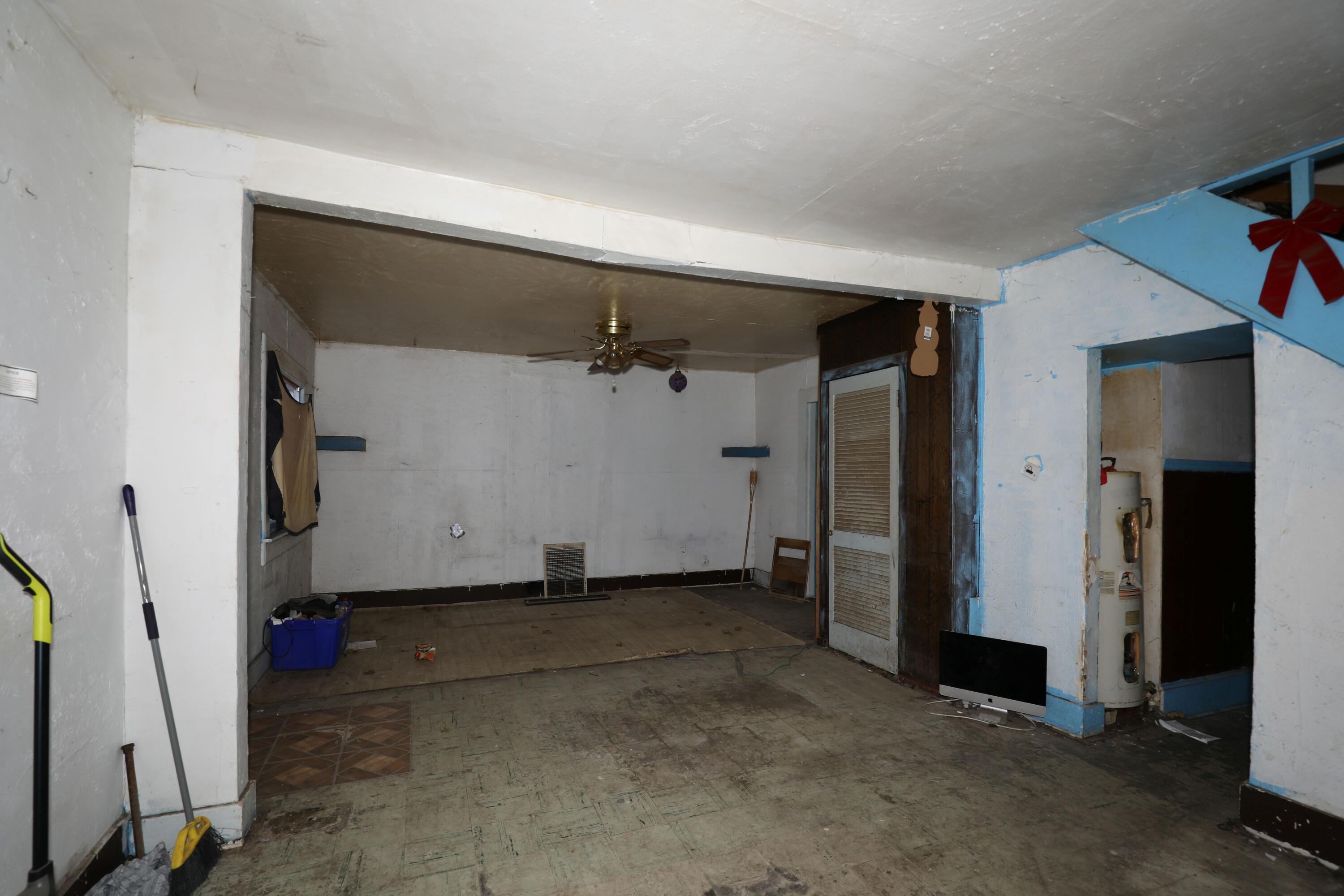 1615 West 1st Street Marion, IN 46952 - Photo 4 of 42 an empty room with an entryway and closet