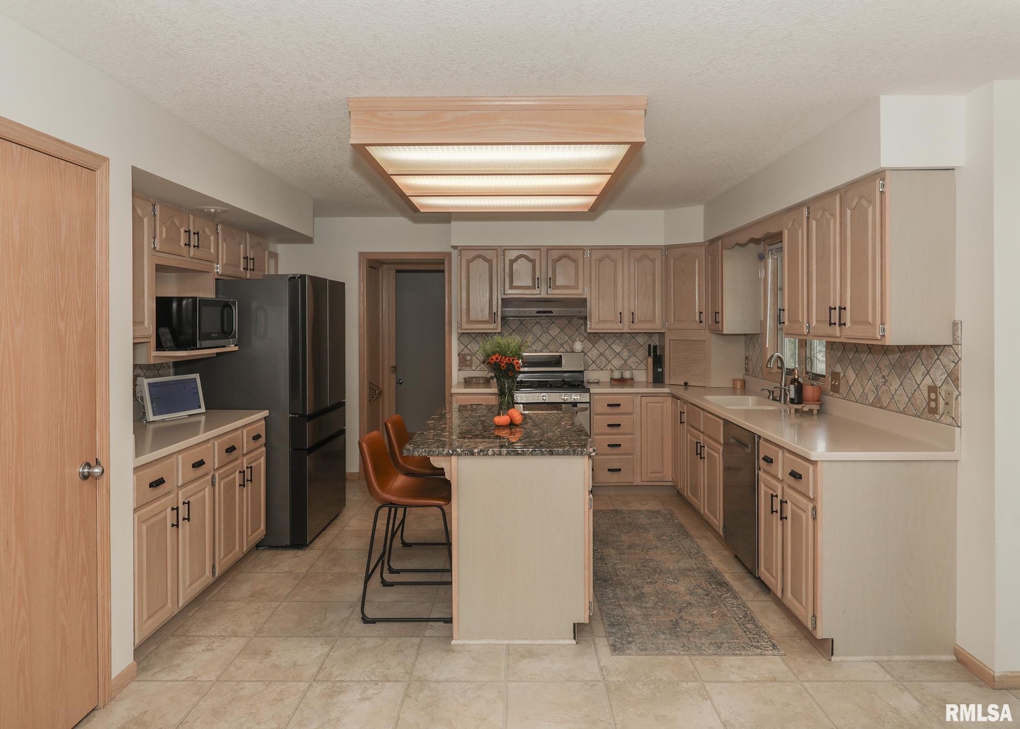4906 Fox Ridge Road Bettendorf, IA 52722 - Photo 12 of 37 Gallery Image 12