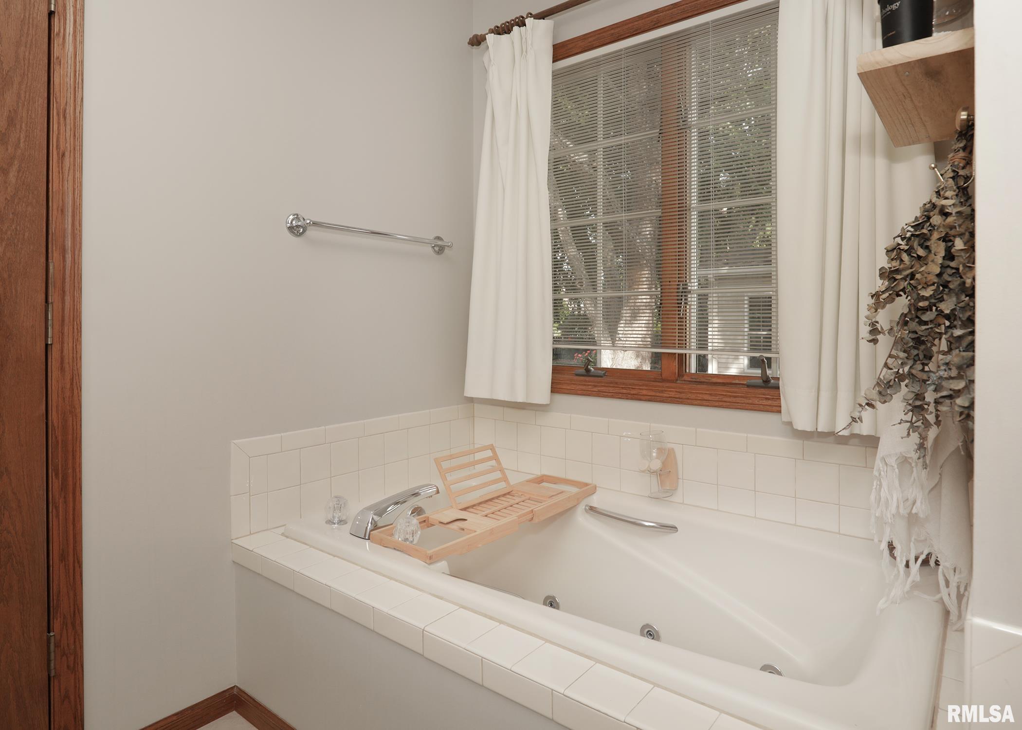 4906 Fox Ridge Road Bettendorf, IA 52722 - Photo 23 of 37 Gallery Image 23