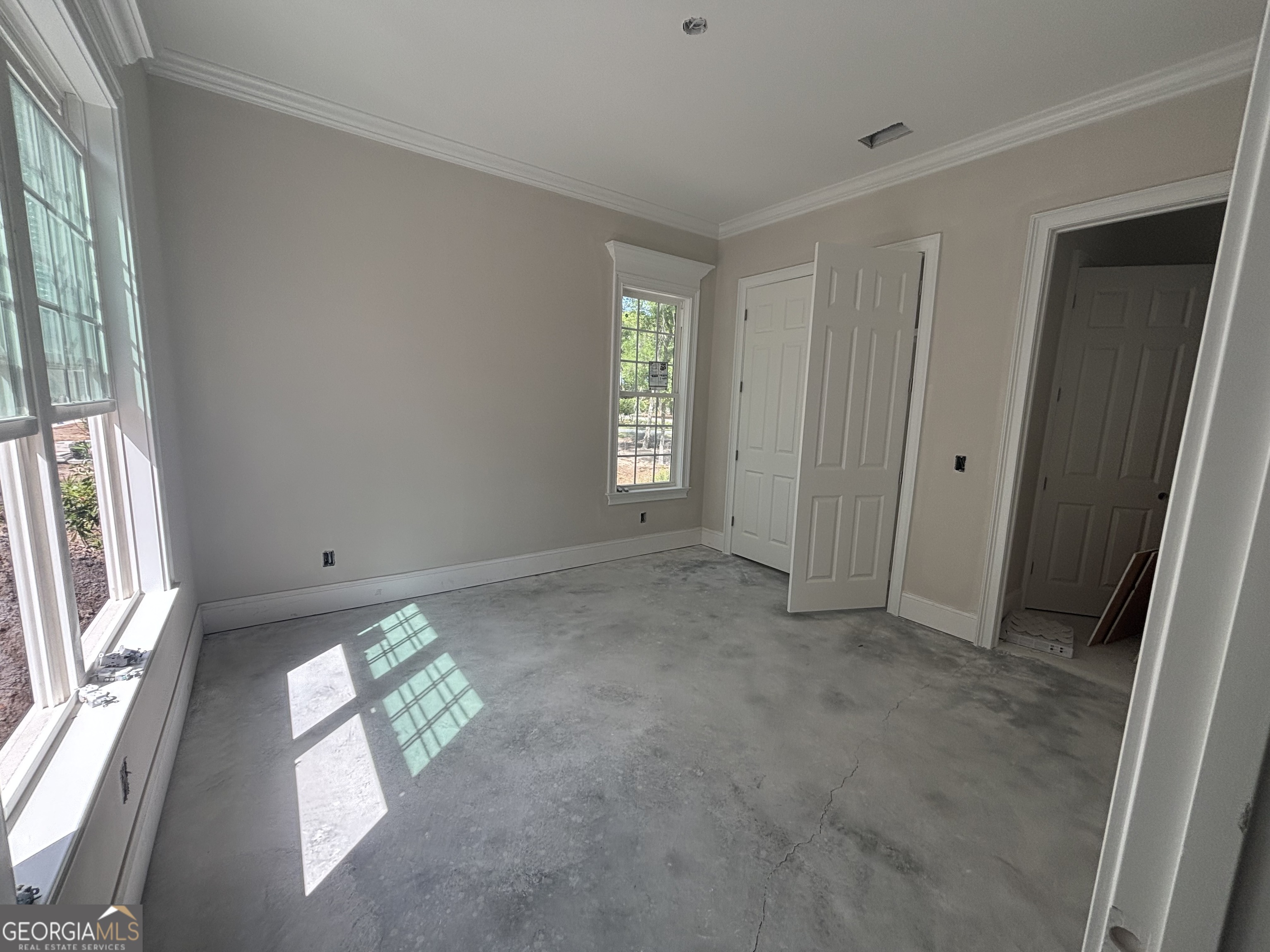 119 Hampton Point Drive St. Simons Island, GA 31522 - Photo 29 of 37 an empty room with windows